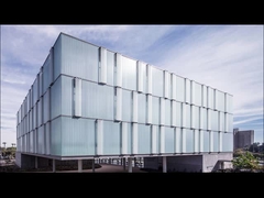 Parete divisoria in vetro a forma di U