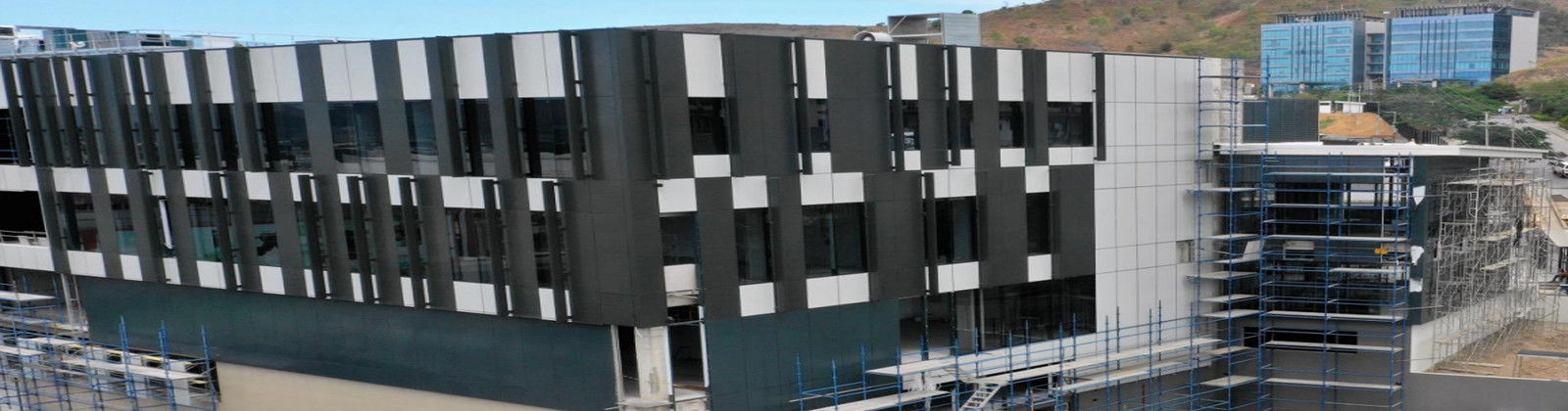 Facciata di vetro della parete divisoria