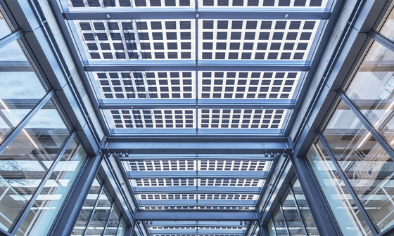 Il chiaro pannello solare temperato modellato si arca vetro fotovoltaico per la caratteristica del modulo di BIPV
