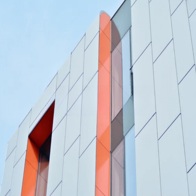 Rivestimento metallico in alluminio Resistenza alla flessione ≥ 100Mpa Resistenza agli urti ≥ 2,0J Classe A ignifuga