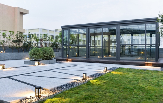 Creare uno splendido spazio esterno con una struttura in alluminio impermeabile casa di vetro solare