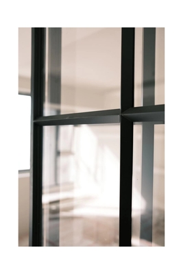 Finestre e porte in acciaio eleganti che migliorano l'estetica e la funzionalità della casa