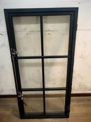 Finestre e porte in acciaio eleganti che migliorano l'estetica e la funzionalità della casa