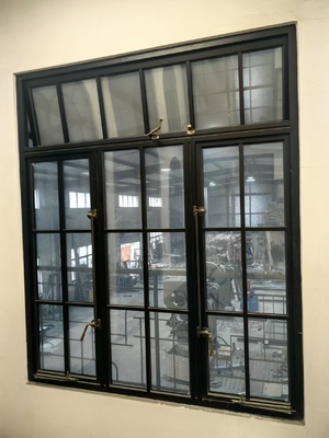 Finestre e porte in acciaio eleganti che migliorano l'estetica e la funzionalità della casa