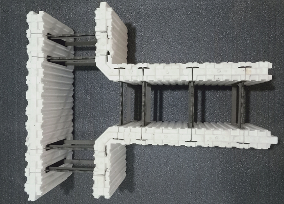 Un rinnovamento sostenibile di case vecchie con forme di cemento isolato